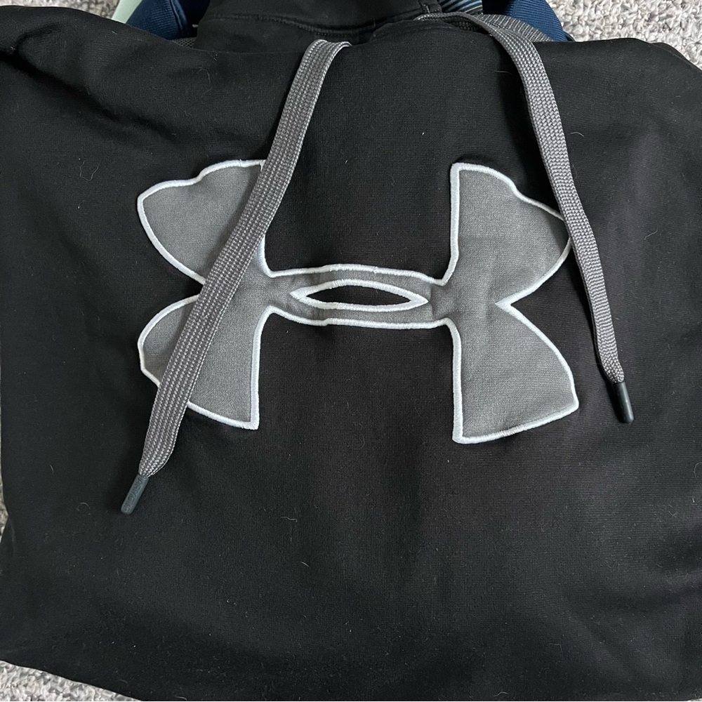 Under Armour Men's Black and Gray Sweater
